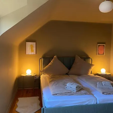 Dachgeschosswohnung In Altbauvilla *